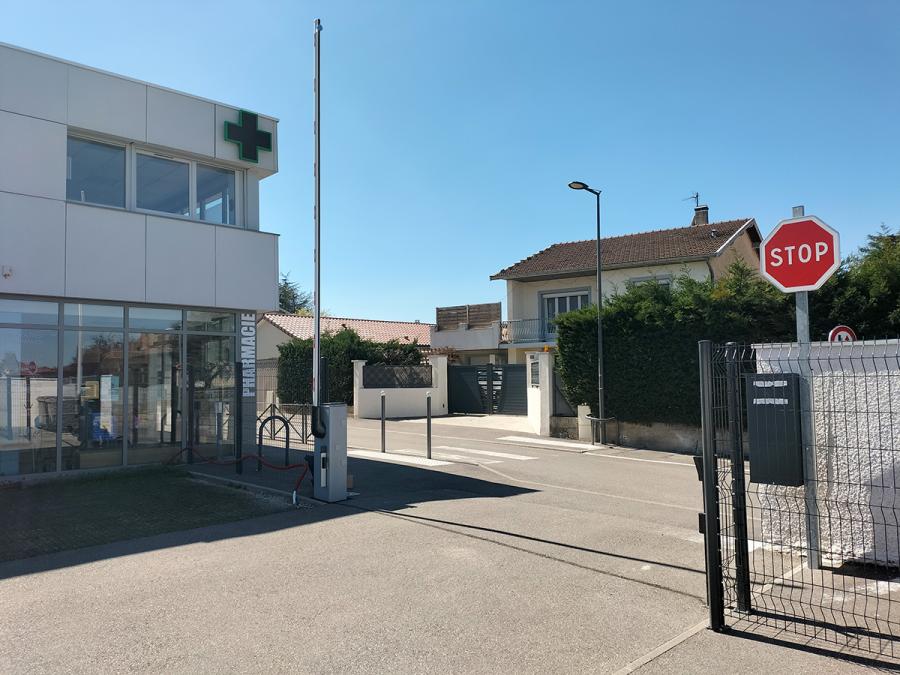 Pose d'une barrière levante