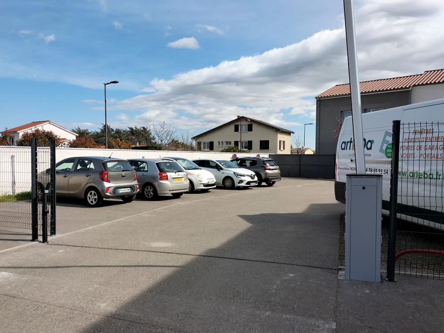 Pose d'une barrière levante