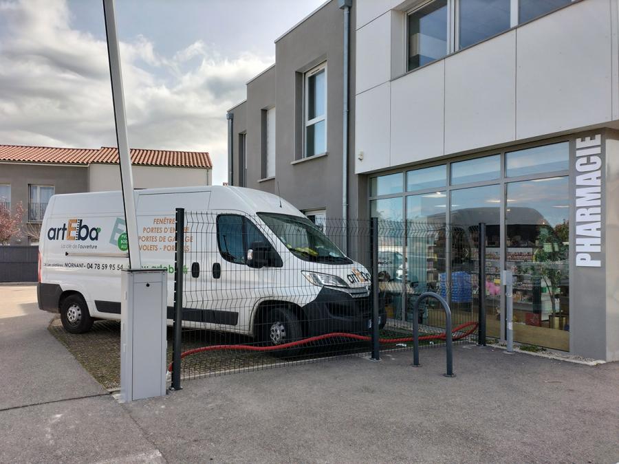 Pose d'une barrière levante