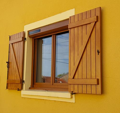 Volet roulant solaire effet bois